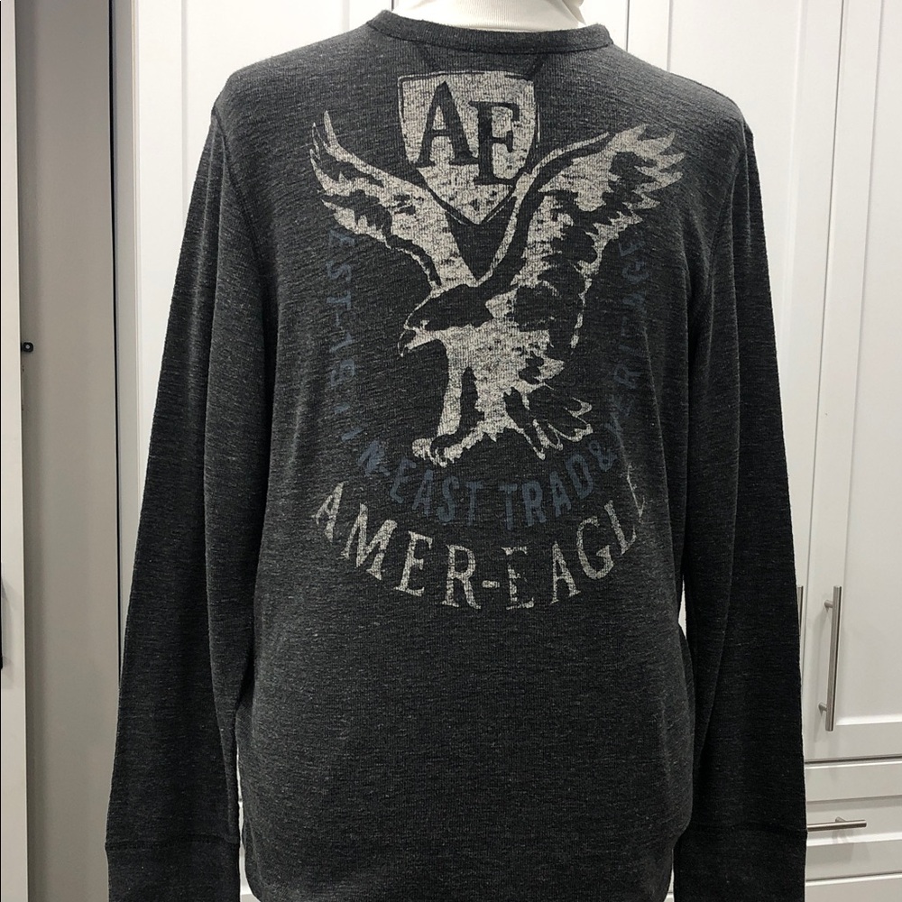 🦅American Eagle Outfitters Men’s Long Sleeve Graphic Henley – Size XL – Gray